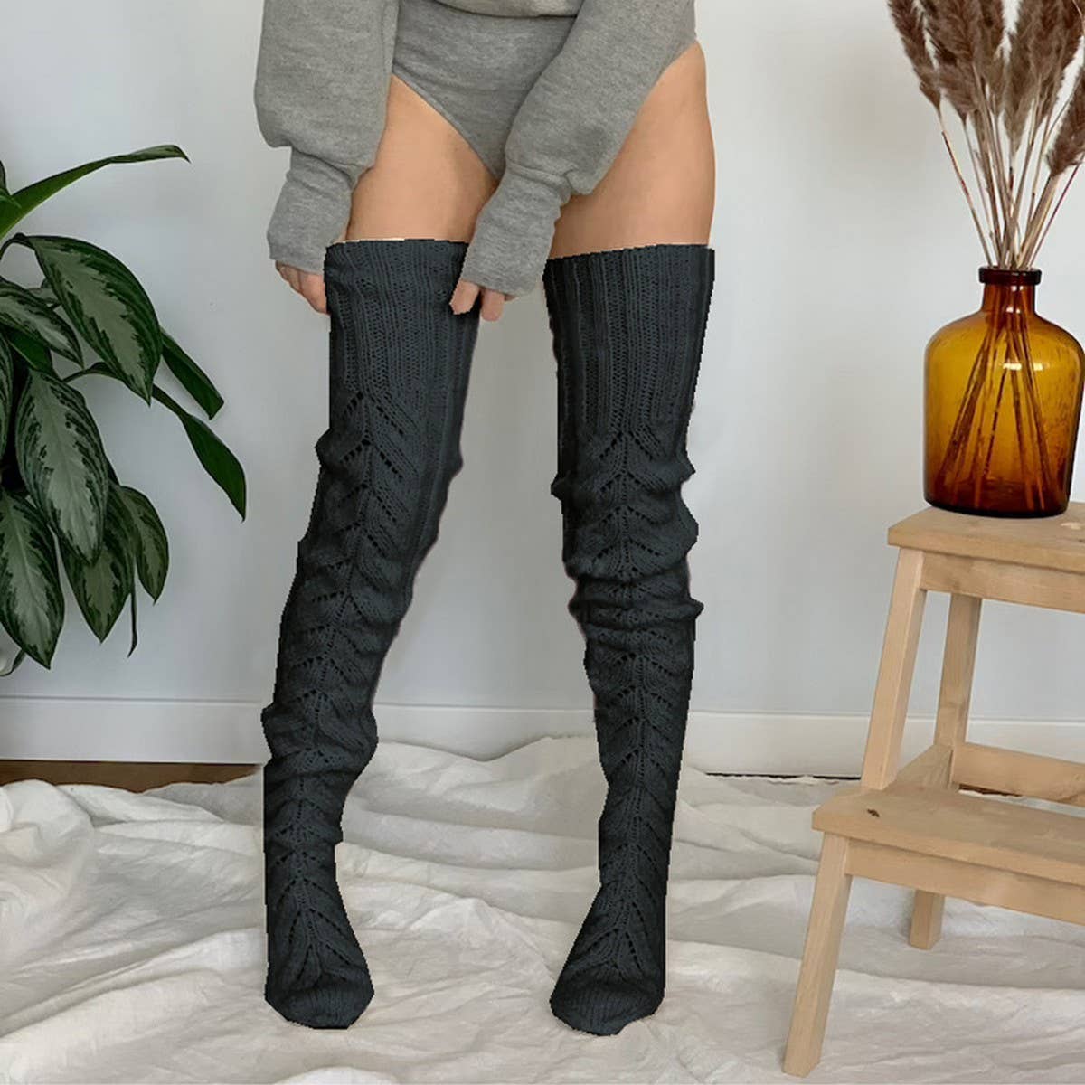 AUTUMN AND WINTER HOLLOW OVER-THE-KNEE SOCKS_CWMS0847